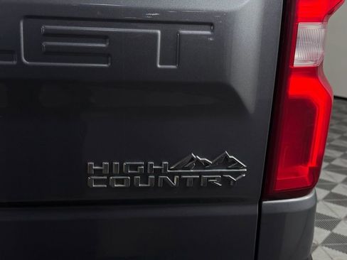 Used 2022 Chevrolet Silverado 1500 High Country w/ Z71 Off-Road Package AWD/4WD image 13