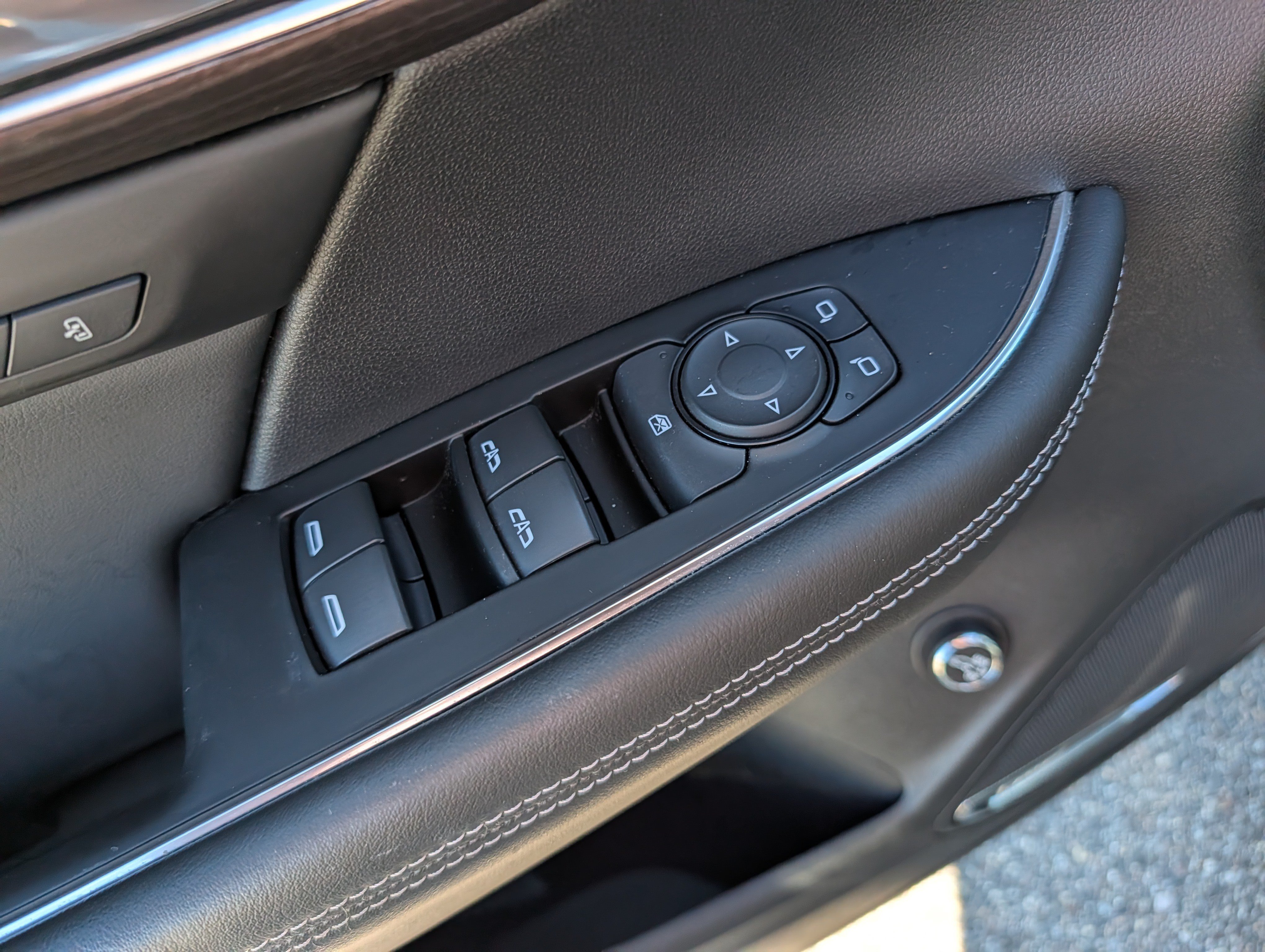 Used 2023 Buick Envision Avenir AWD/4WD image 23