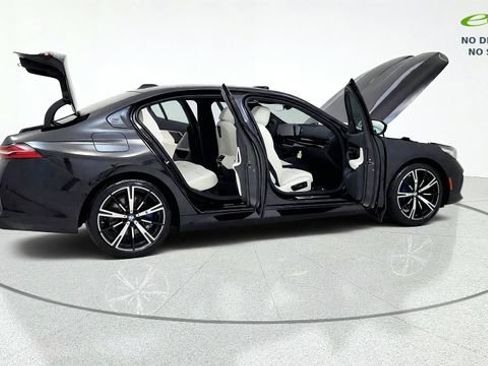 Used 2027 BMW 530i w/ M Sport Package RWD image 19