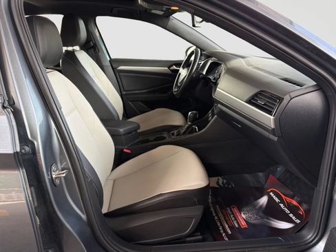 Used 2019 Volkswagen Jetta R-Line FWD image 20