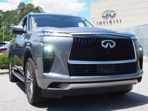 Used 2025 INFINITI QX80 Sensory AWD/4WD image 2
