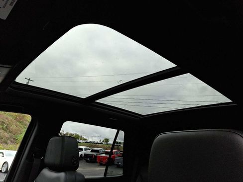 Used 2022 Chevrolet Tahoe Z71 w/ Luxury Package image 17