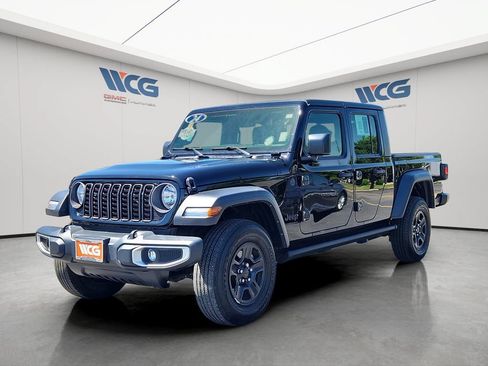 Used 2024 Jeep Gladiator Sport AWD/4WD image 5
