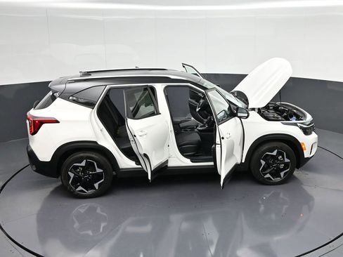 Used 2025 Kia Seltos S FWD image 40