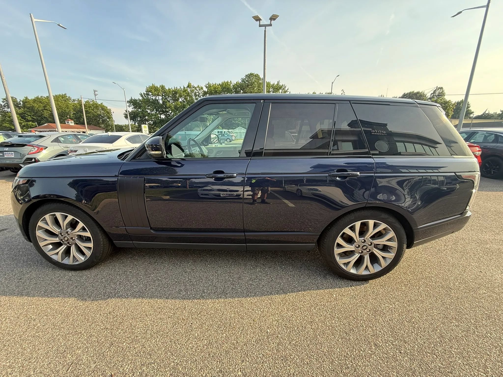 Used 2018 Land Rover Range Rover HSE AWD/4WD image 4