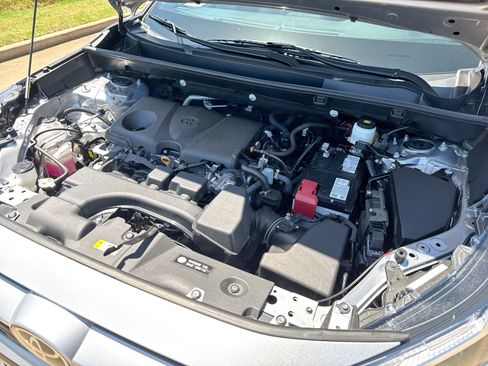 Used 2025 Toyota RAV4 XLE FWD image 24