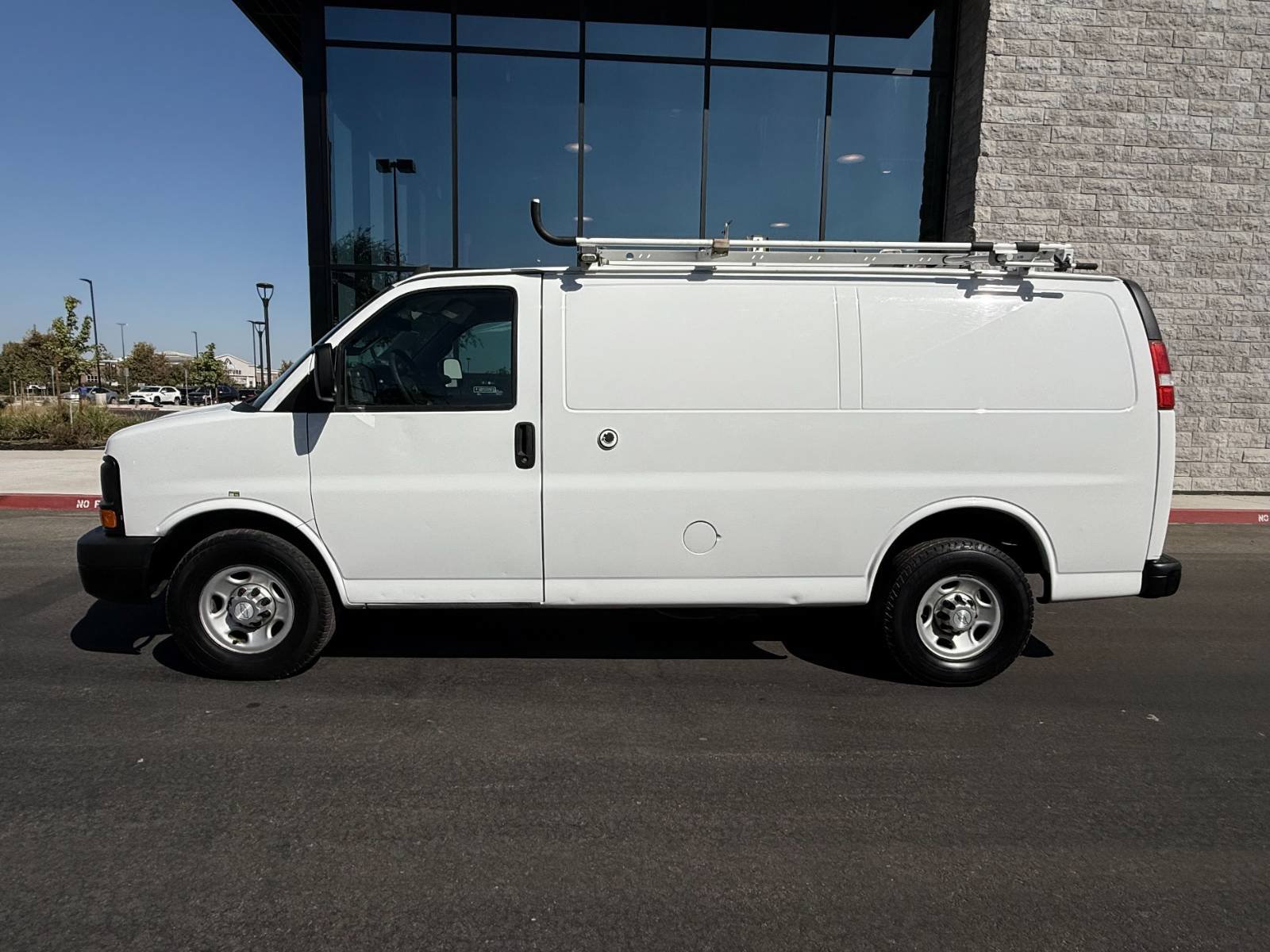 Used 2016 Chevrolet Express 2500 RWD image 12