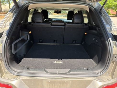 Used 2017 Jeep Cherokee Overland w/ Technology Group AWD/4WD image 24