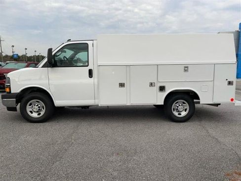 New 2025 Chevrolet Express 3500 w/ Power Convenience Package RWD image 4
