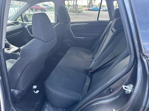 Used 2021 Toyota RAV4 LE AWD/4WD image 12