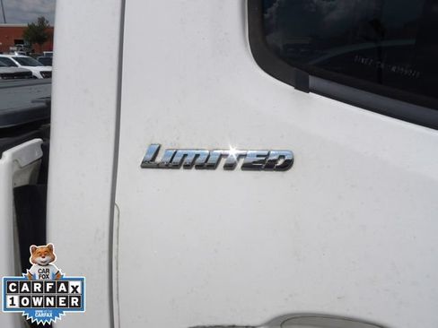 Used 2016 Toyota Tacoma Limited w/ Towing Package RWD image 15