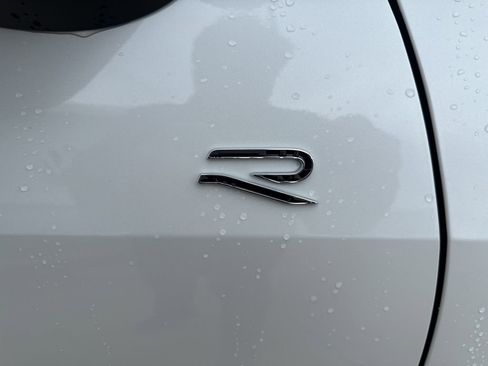 New 2026 Volkswagen Tiguan SE R-Line FWD image 5