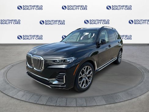 Used 2021 BMW X7 xDrive40i w/ Executive Package AWD/4WD image 2
