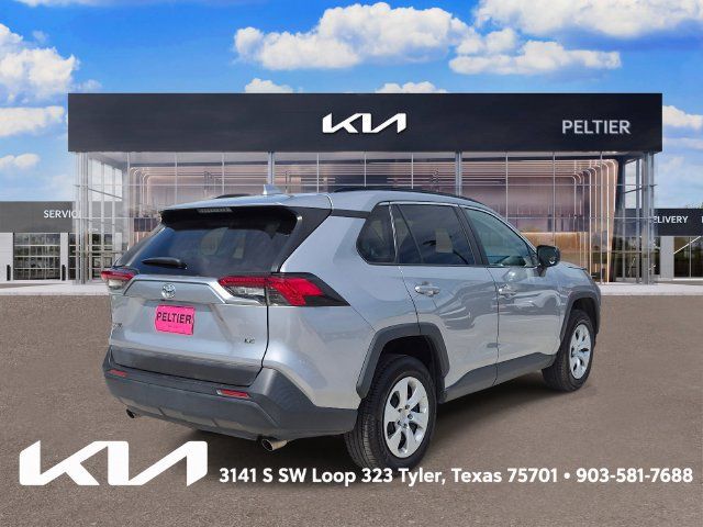 Used 2019 Toyota RAV4 LE FWD image 5