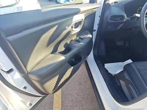 Used 2026 Honda HR-V LX image 5