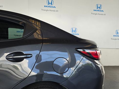Used 2019 Toyota Yaris L FWD image 17