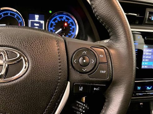 Used 2018 Toyota Corolla SE w/ Body Protection Package FWD image 18