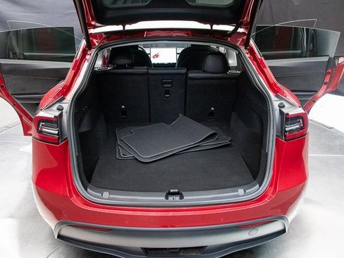 Used 2021 Tesla Model Y Long Range image 19