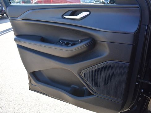 Used 2024 Jeep Grand Cherokee Altitude image 34