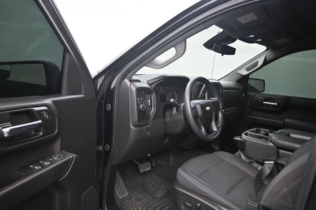 Used 2024 Chevrolet Silverado 1500 Custom w/ Turbomax Blackout Package RWD image 9