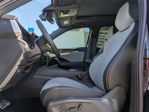 New 2026 Volkswagen Tiguan SE R-Line FWD image 2