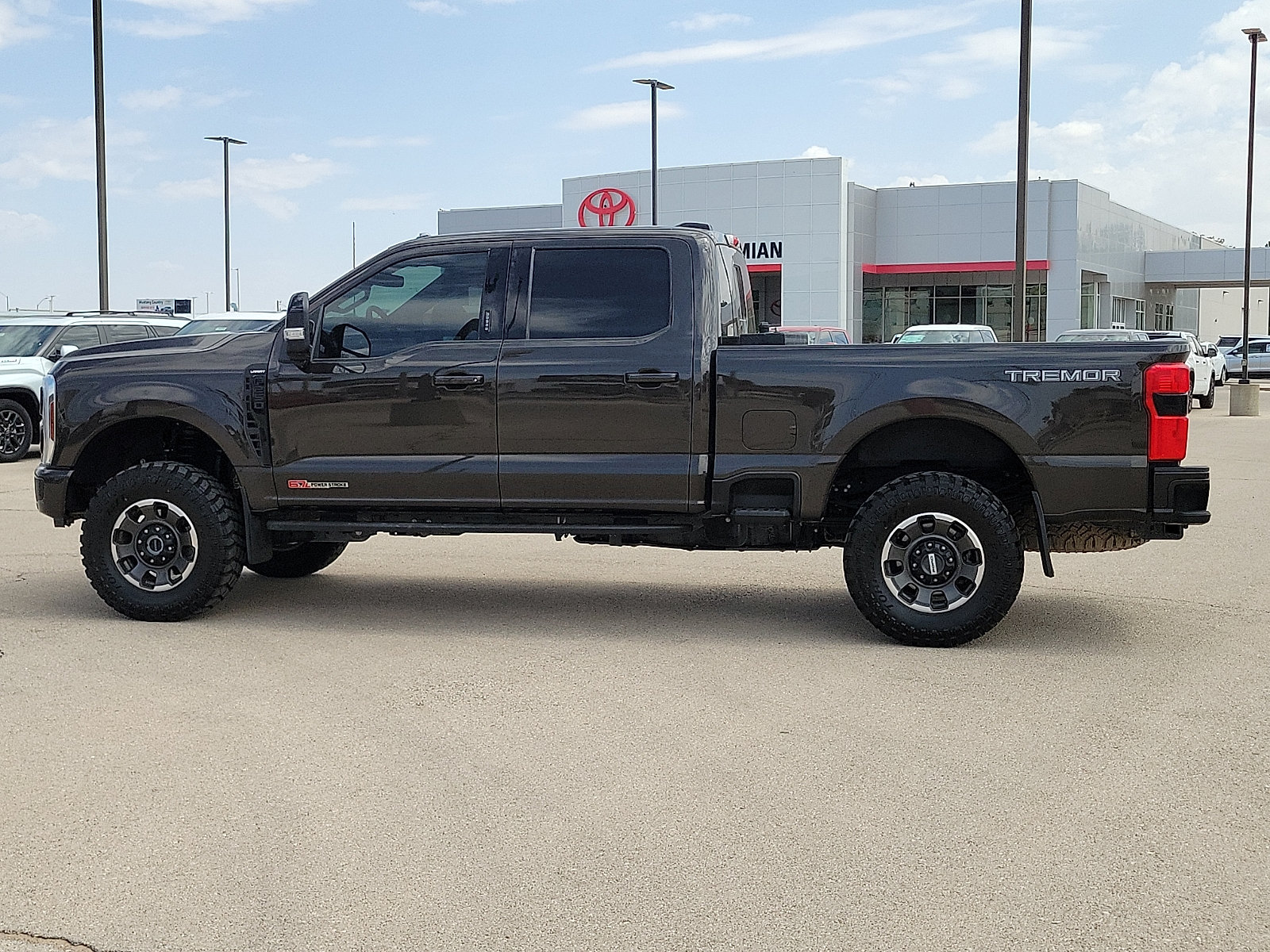 Used 2024 Ford F250 Lariat w/ Lariat Ultimate Package AWD/4WD image 2