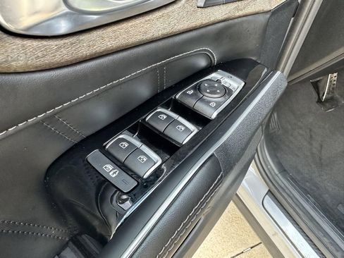 Used 2023 Kia Sorento SX Prestige image 10