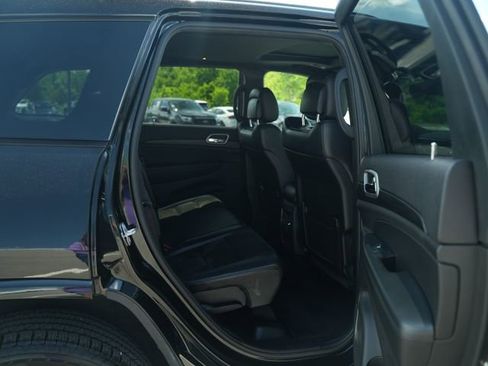 Used 2019 Jeep Grand Cherokee Altitude AWD/4WD image 23