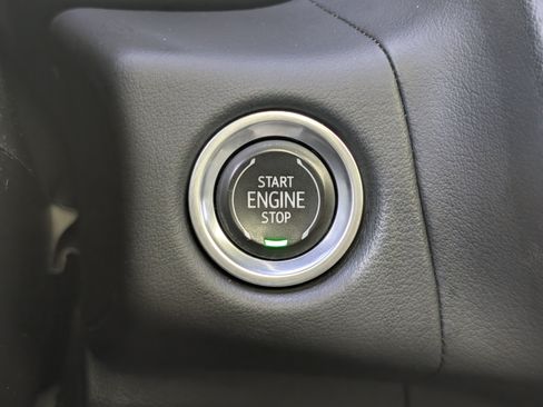 Used 2021 Chevrolet Suburban Premier w/ Premium Package 2 RWD image 36