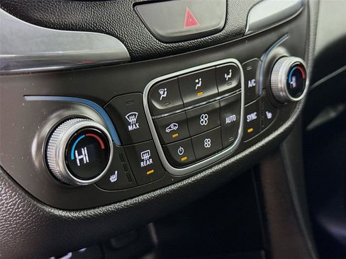 Used 2020 Chevrolet Equinox LT image 15