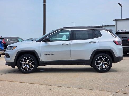 Used 2025 Jeep Compass Limited AWD/4WD image 5