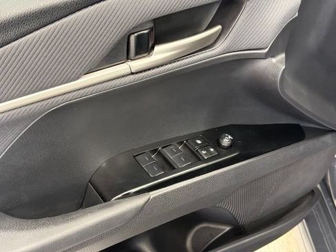 Used 2025 Toyota Camry SE AWD/4WD image 14