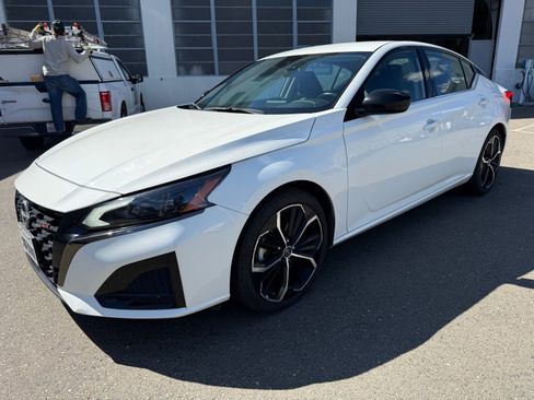 Used 2024 Nissan Altima 2.5 SR image 1