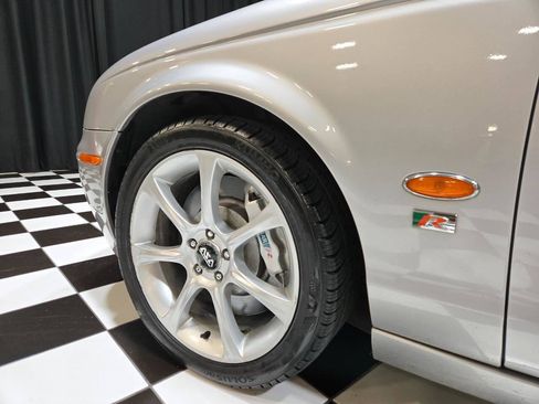 Used 2005 Jaguar S-TYPE R RWD image 12
