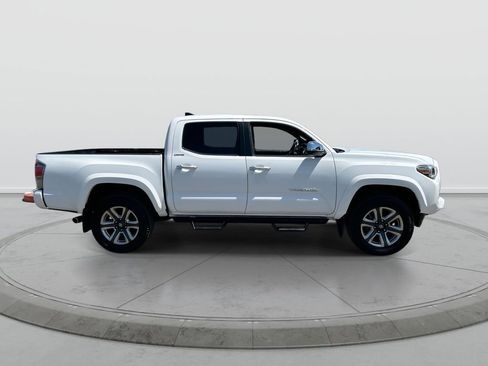 Used 2018 Toyota Tacoma Limited AWD/4WD image 9