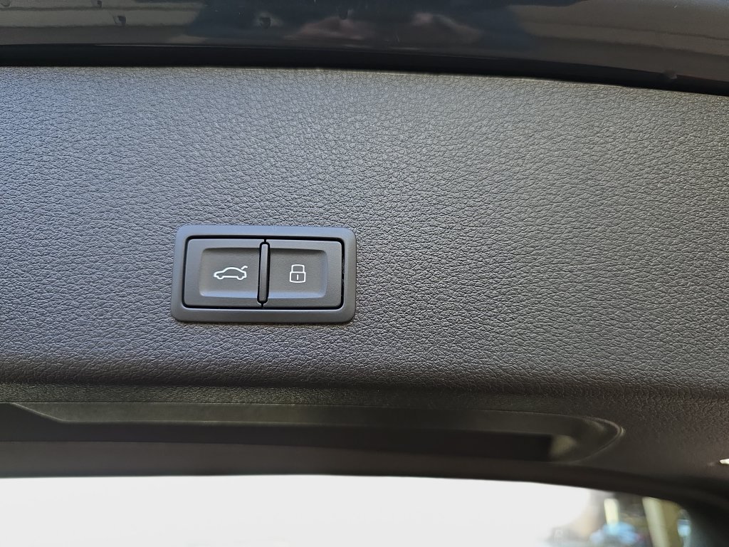 Used 2024 Audi Q8 e-tron Premium AWD/4WD image 16