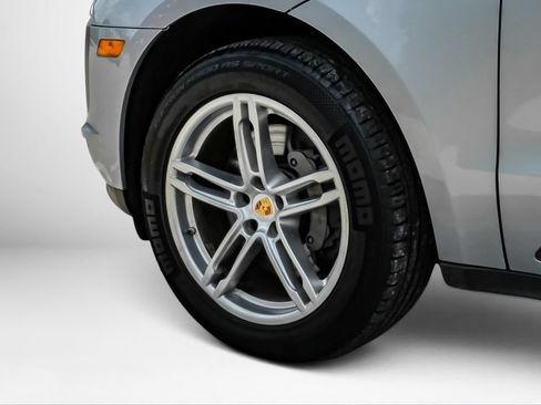 Used 2024 Porsche Macan AWD/4WD image 64