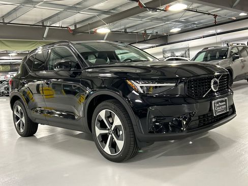 New 2026 Volvo XC40 B5 Plus w/ Climate Package AWD/4WD image 1