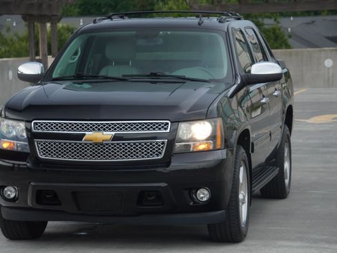 Used 2012 Chevrolet Avalanche LT w/ All-Star Edition image 18