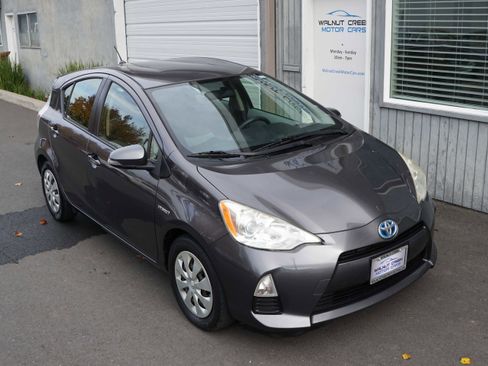 Used 2013 Toyota Prius C Two image 26