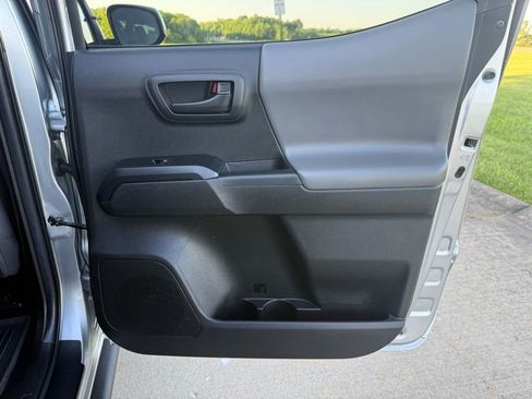 Used 2022 Toyota Tacoma SR w/ SR Convenience Package RWD image 13