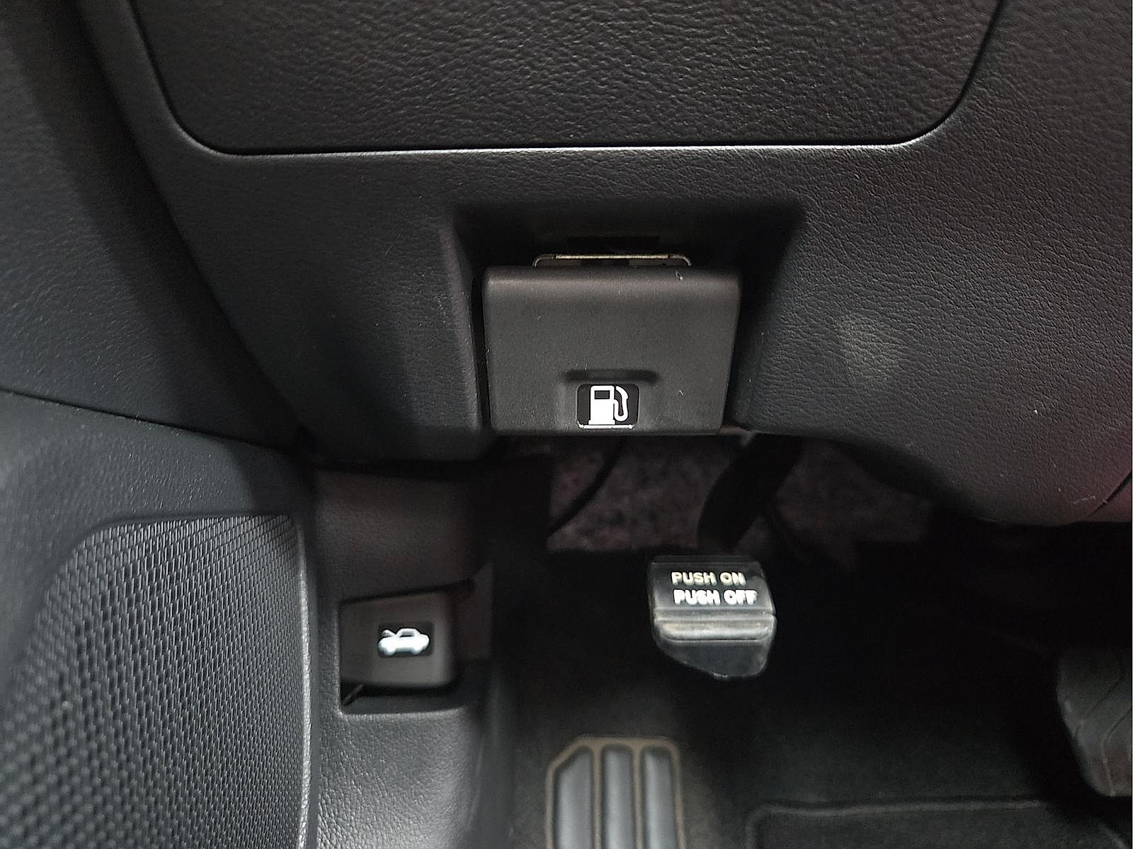 Used 2025 Nissan Altima 2.5 SV FWD image 22