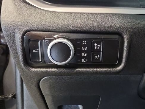 Used 2023 Ford Explorer XLT AWD/4WD image 18