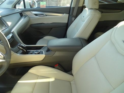 Used 2020 Cadillac XT5 Premium Luxury image 7