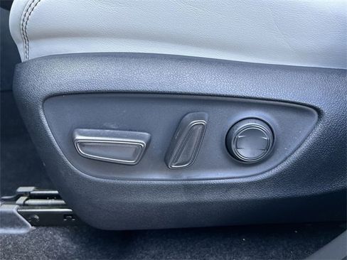 Used 2025 Toyota RAV4 XLE Premium image 28