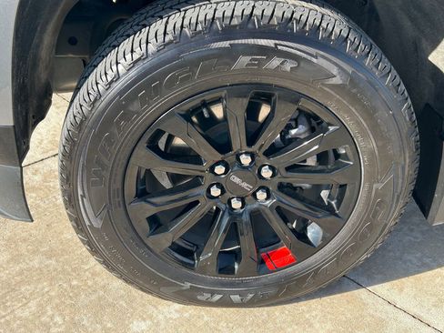 Used 2022 GMC Canyon Elevation image 9