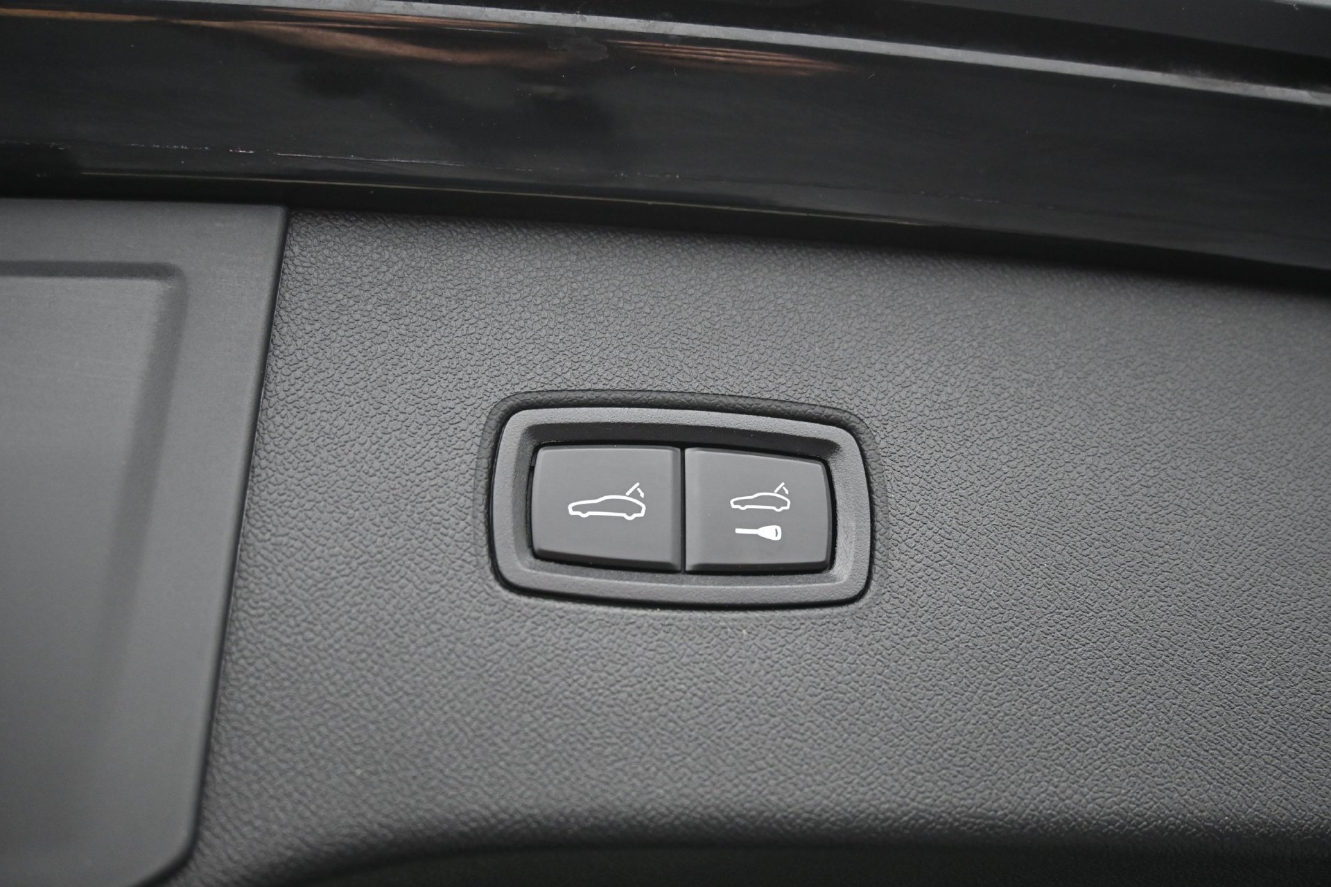 Used 2024 Porsche Cayenne AWD/4WD image 16