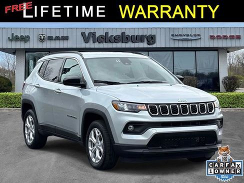 Used 2024 Jeep Compass Latitude AWD/4WD image 1