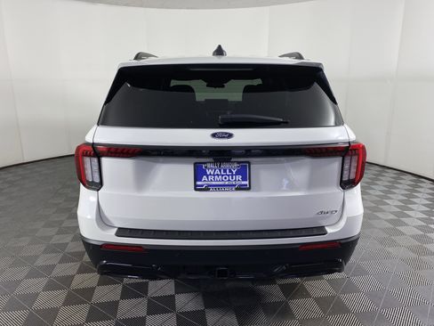 Used 2025 Ford Explorer ST-Line AWD/4WD image 8