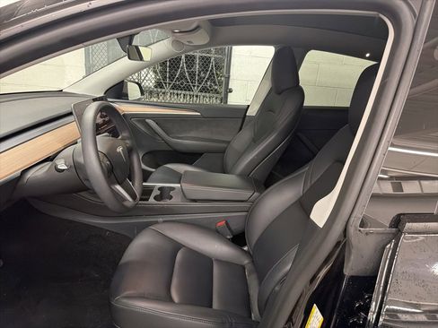 Used 2025 Tesla Model Y Long Range image 8